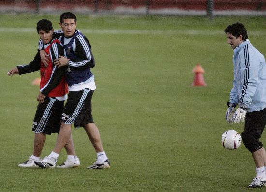 图文-阿根廷队备战世界杯预选赛里克尔梅表情轻松
