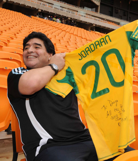 图文-马拉多纳参观南非世界杯决赛球场 讨好东