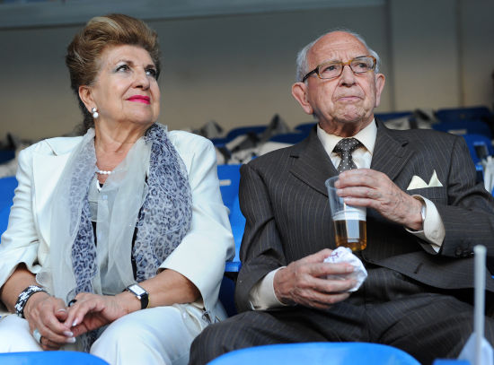 图文-[欧冠半决赛]皇马vs巴萨 老球迷捧场世纪战