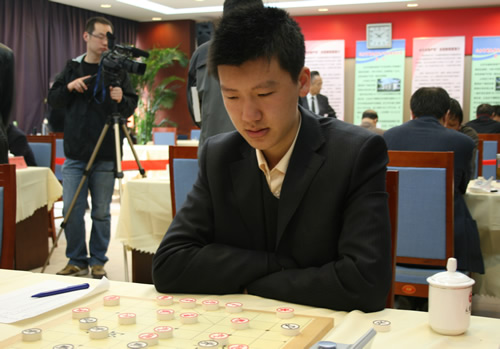 威凯杯象棋赛落幕 谢靖胜张强夺冠并晋升特级大师