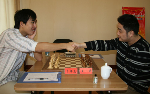 国象棋王棋后赛最终轮战罢王玥与侯逸凡加冕桂冠