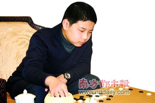 芈昱廷来自江苏徐州，1996年出生，小小年纪已经游学征战四方，他的初步成功来自家人的无悔付出与支持，也来自他超越常人的成熟与努力。 图片来自网络