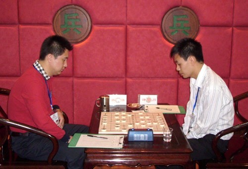 图文杨官璘杯象棋赛第1轮现场许银川张强强强对局