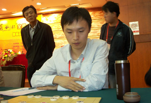 图文-象棋个人赛次轮现场 李少庚蓄势待发