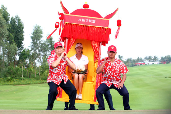 “奶奶”头一遭坐大花轿阿佛德森计划两年内退役