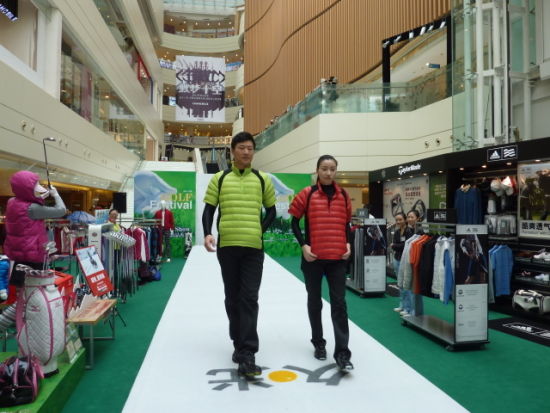 美津浓高尔夫新品冬装上市 BT发热科技轻量羽