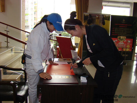 ͼ��-���а׽���������ʦѲ����ǩ��