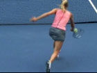视频-莎娃飞身救起擦网球 灵巧放短球引球迷欢呼