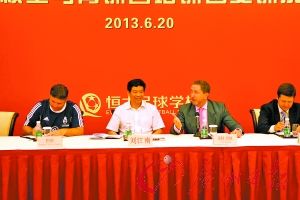 皇马俱乐部代表激励中国足球 直言谢晖批评不