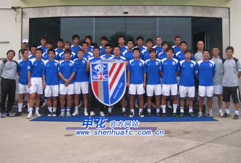 北京时间7月31日下午,上海申花足球俱乐部新队徽在康桥基地正式亮相