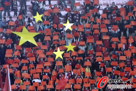 图文-亚冠联赛河南建业vs大阪钢巴 球迷组成国