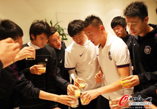 图文-天津泰达墨尔本备战亚冠首训 于大宝开心