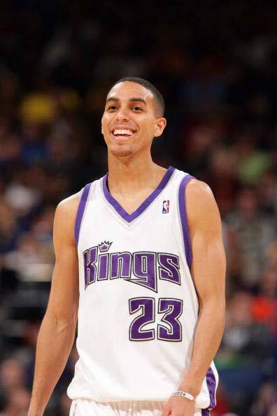 ����Ұ�1λ���Ѳ�������1ǿ��������ȴ��������