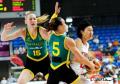 图文-[钻石杯]中国女篮70-84澳洲 杰克逊积极拼抢
