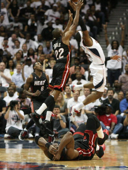 图文-热火91-106老鹰 韦德受伤倒地_篮球-nba_nike