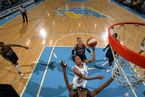 图文-[WNBA]狂热79-86天空 掀翻对手防守