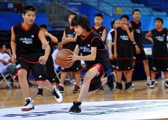 图文少年nba北京训练营北京翠微小学的刘宇童