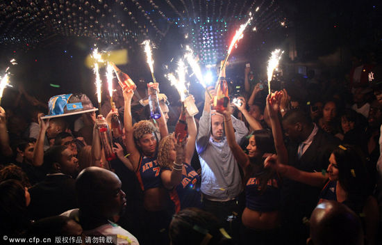 图文-甜瓜豪华生日派对摆臭脸