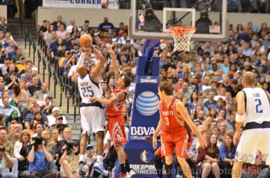 图文-[常规赛]火箭81-90小牛 卡特后撤步跳投