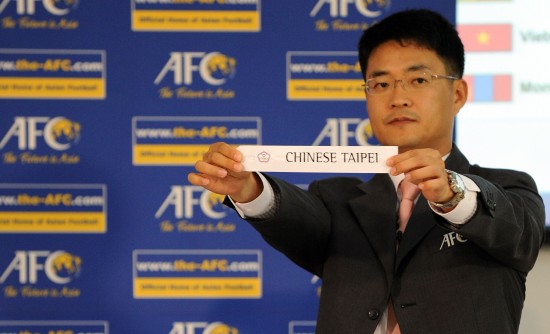 图文-亚足联2014世预赛抽签 抽出中华台北队_