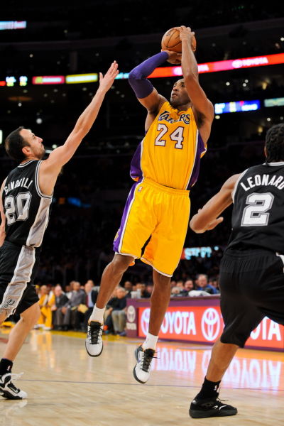 图文-[常规赛]马刺82-84湖人 科比撤步跳投_篮球-NBA_新浪竞技风暴_新浪网