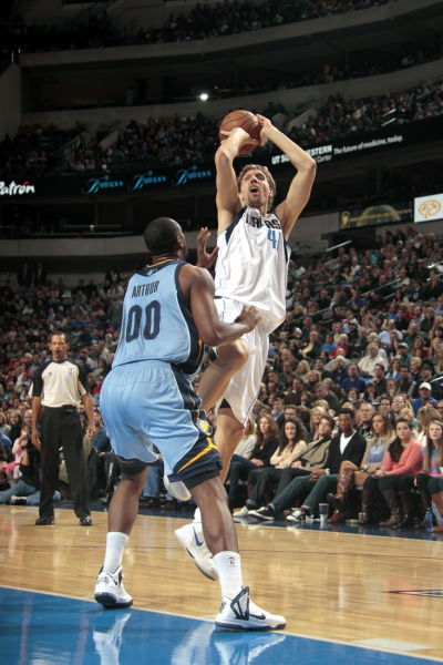 -[常规赛]灰熊83-104小牛 诺维茨基金鸡独立_篮