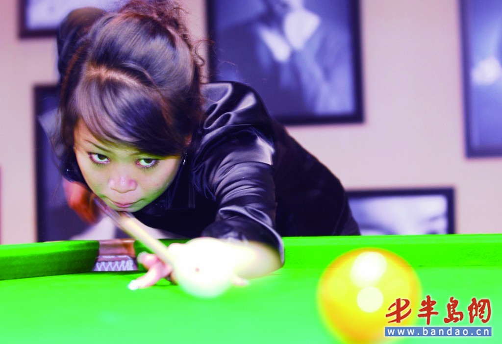 美女球手欲夺全国冠军娇俏玲珑称台球有利塑身(图)