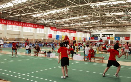全国大学生羽毛球锦标赛成功举办_综合体育