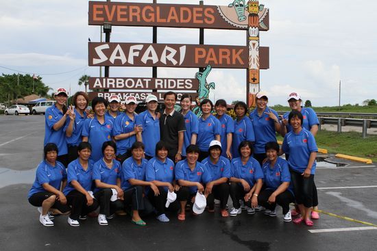 龙舟大赛鄱阳湖站参赛队名门世家九江女子龙舟