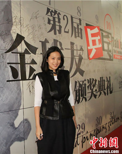 女星清新亮相乒乓盛典 长发飘逸英姿飒爽(图)_