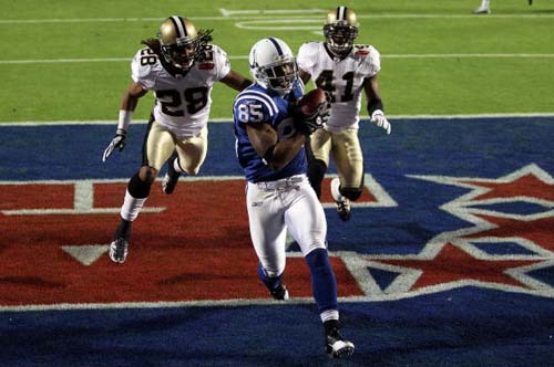 图文-2010年橄榄球超级碗大战 你们俩是追不上_综合体育_NIKE新浪竞技风暴_新浪网