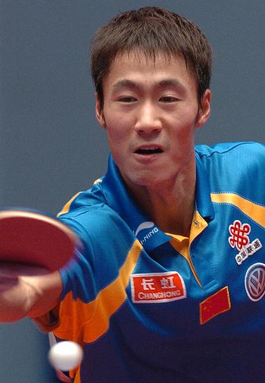 图文-世界乒球总冠军赛男单半决赛王励勤积极回球