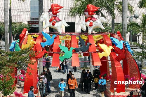 图文-香港新年灯会福娃成主角 香港人热爱马术