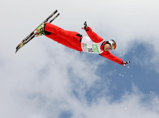 图文-自由式滑雪世界杯日本站 李科获空中技巧第八