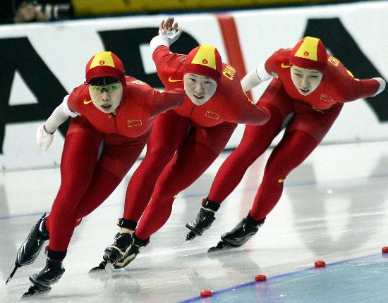 图文-速度滑冰世青赛24日赛况 中国组合集体滑获铜