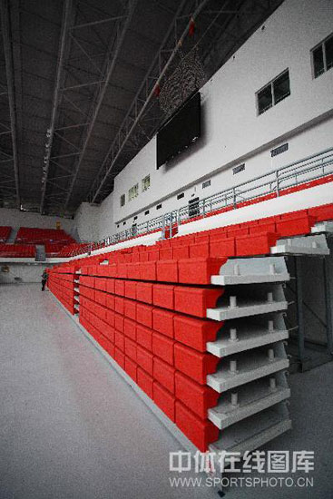 图文-中国农业大学体育馆 场馆内前排座椅可收