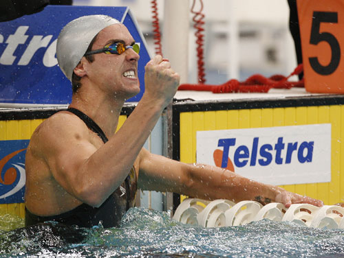 图文-苏利文破50米自由泳世界纪录 苏利文振臂