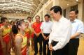 图文-胡锦涛等领导人考察奥运备战 勉励体操运动员