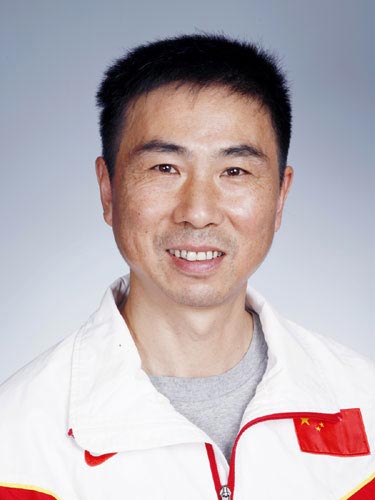 图文-北京奥运会中国代表团成立 田径队教练朱