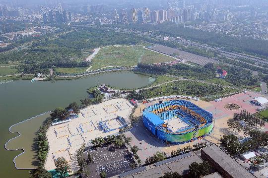 图文-航拍北京奥运场馆 朝阳公园内部的沙滩排球场