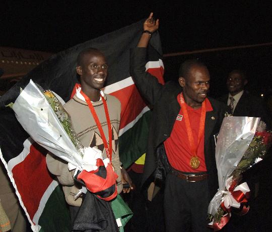 图文-肯尼亚欢迎奥运代表团归国 英雄凯旋而归