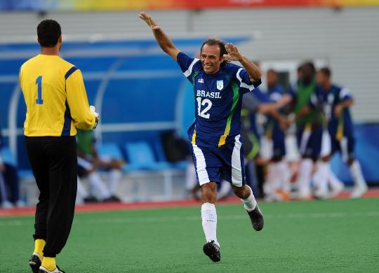 图文-七人制足球小组赛巴西8比0中国 庆祝进球