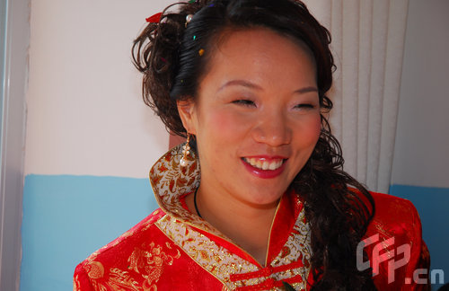 图文-陈中农村婚礼别样风情新娘人逢喜事精神爽