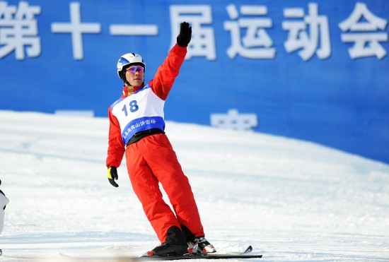 图文-全运会自由式滑雪韩晓鹏获亚军 落地后振臂