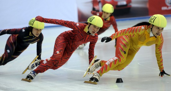 图文-十一运短道速滑女子1500米预赛 孔雪特色