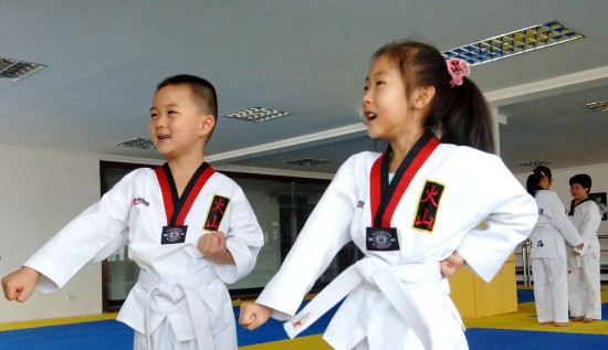 图文-西宁跆拳道培训班开课 还有不少女孩子