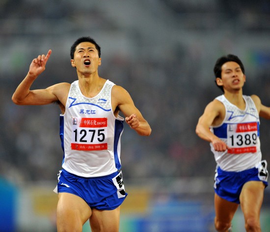图文-李明轩获得男子200米冠军 我是最棒的