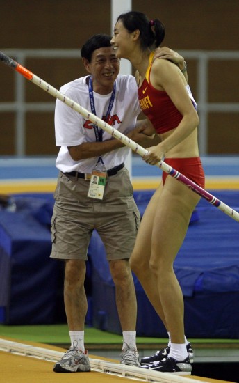 图文-亚洲室内运动会 李玲夺得女子撑杆跳高冠军