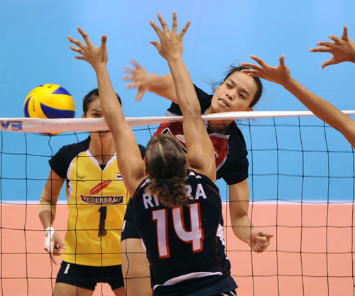 图文-女排大冠军杯泰国1-3多米尼加维拉万强攻