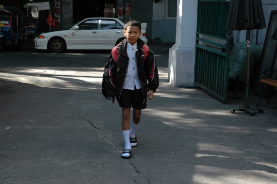 图文-国际儿童日儿童群像 泰国小拳手去上学_